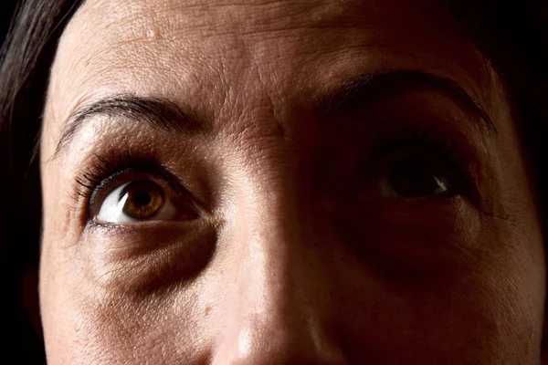 Textura de la piel de los ojos mujer de mediana edad — Foto de Stock