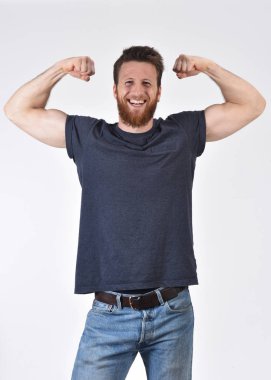 Adam silah yapan bikeps ve zafer işareti ve Stren yetiştirmek