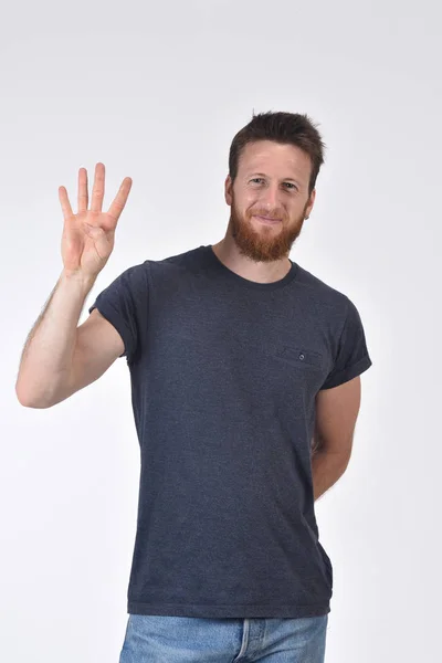 Homem com o dedo em forma de número quatro — Fotografia de Stock