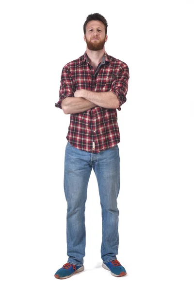 Retrato completo de un hombre con los brazos cruzados sobre fondo blanco — Foto de Stock