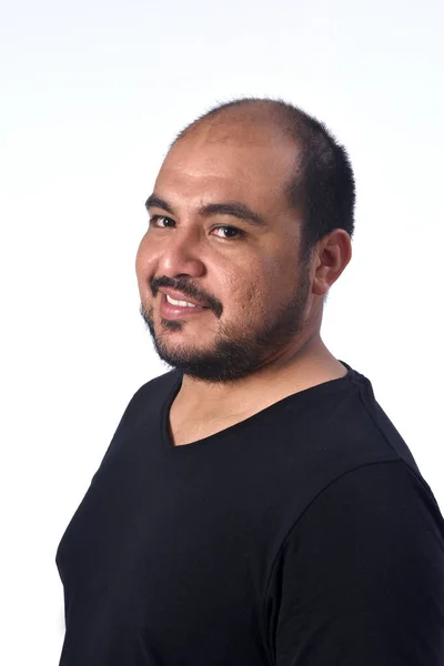 Retrato de um homem latino-americano, sorrindo — Fotografia de Stock