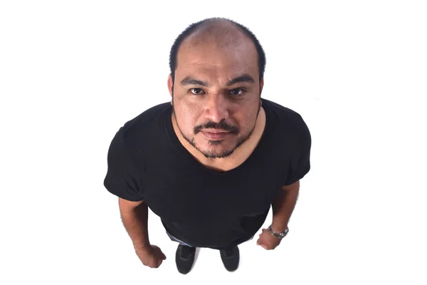 Topp Visa porträtt av en latinamerikansk man på vit bakgrund — Stockfoto