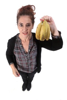 Beyaz arka planda muzlu kadın