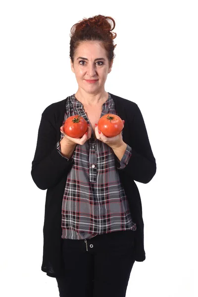 Portrait Une Femme Aux Tomates Sur Fond Blanc — Photo