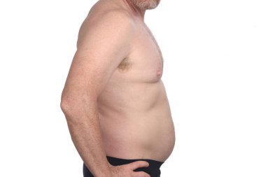 Beyaz arka planda gömleksiz bir adamı yakın plan, kenar görüş