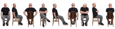 Beyaz arka planda bir sandalyede oturan aynı spor giyimli geniş bir grup adam, yan görüş, ön görüş, arka görüş,
