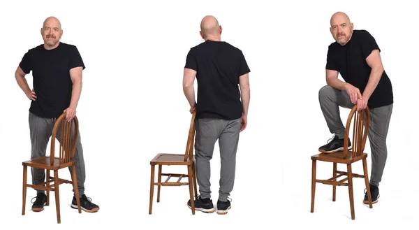 Skupina Muže Stojící Židlí Bílém Pozadí — Stock fotografie
