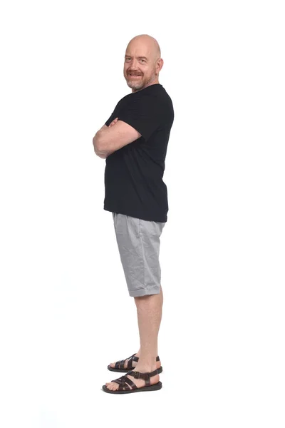 Bald Man Sandals Shirt Shorts Side View Arms Crossed — Stock Photo, Image