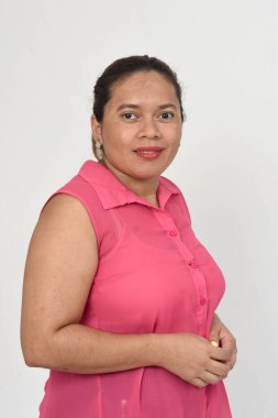 Beyaz arka planda kadın portresi