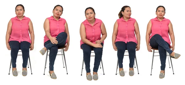 Grande Grupo Mesma Mulher Latina Sentada Uma Cadeira Fundo Branco — Fotografia de Stock