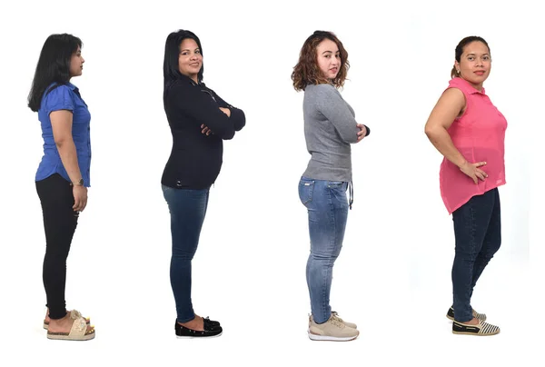 Seitenansicht Einer Gruppe Lateinamerikanischer Frauen Auf Weißem Hintergrund — Stockfoto