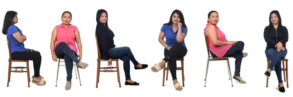 Grande Grupo Mulher Latina Sentada Uma Cadeira Frente Vista Lateral — Fotografia de Stock