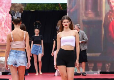 TIMISOARA, ROMANIA - 10 Eylül 2025, Timisoara Moda Festivali 'nin 10.