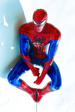 Ayuttaya, Tayland - 15 Kasım 2015: Thung Bua Chom yüzen pazarındaki reklam panolarında Örümcek Adam modeli