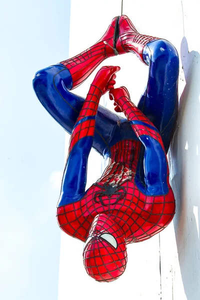 Ayuttaya Thailand November 2015 Spider Man Modell Kopfüber Auf Werbetafeln — Stockfoto