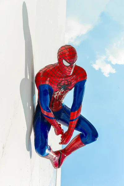 Ayuttaya Thailandia Novembre 2015 Modella Spider Man Capovolta Sui Cartelloni — Foto Stock