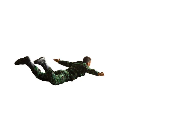 游骑兵从军用飞机上跳伞 士兵从飞机上跳伞 孤立的空降兵 练习跳伞 伞兵从飞机上跳伞 有快捷方式 — 图库照片