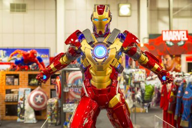 Bangkok, Tayland - 23 Mart 2016: Demir adam Mark IV rakam 1/6 incelikle duruyor. Iron man Hottoy grubu tarafından üretilen inşaat oyuncak popüler bir çizgidir.