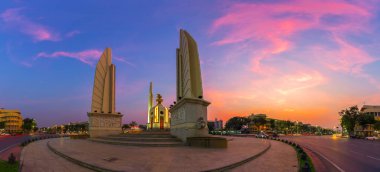 Demokrasi Anıtı, Tayland 'ın Bangkok kentindeki bir anayasa anıtıdır..