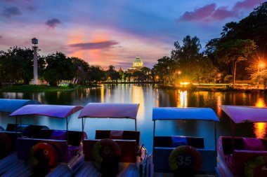 Ananta Samakhom Taht Salonu 'nun günbatımındaki hava manzarası, Tayland, Bangkok' taki ünlü turizm merkezi..