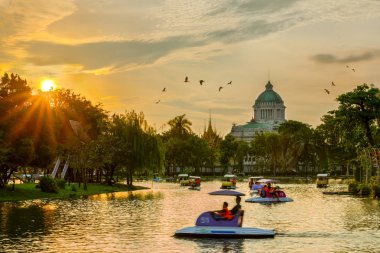 Ananta Samakhom Taht Salonu 'nun günbatımındaki hava manzarası, Tayland, Bangkok' taki ünlü turizm merkezi..