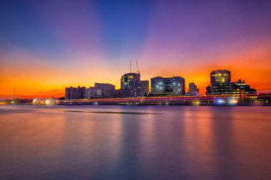 Bangkok, Tayland için Chao Phraya nehrin yanında yer alan Devlet Hastanesi Siriraj hastane, A major.