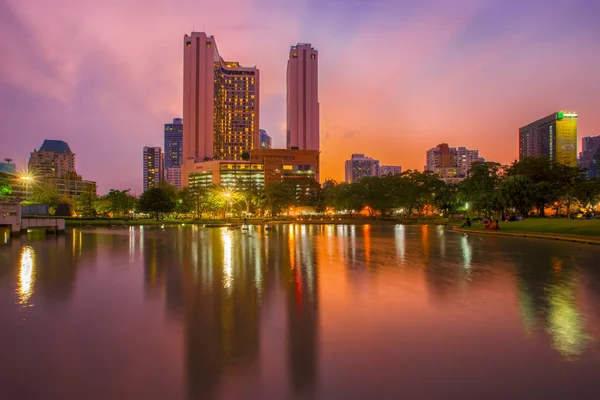 Bangkok business district with the public park area in the foreground — Stock Photo, Image