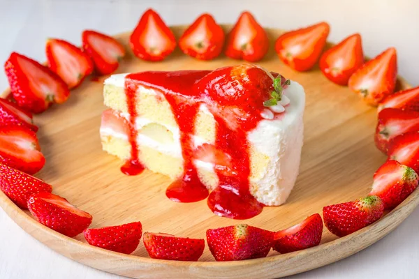 Strawberry cheesecake isolated on white background — Stock Photo, Image