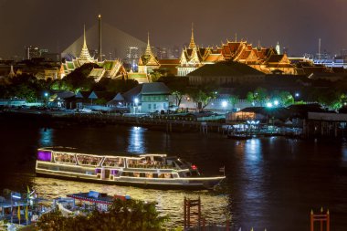 Grand Palace ile Chao Phraya Nehri Cruise Boat üst görünümü 