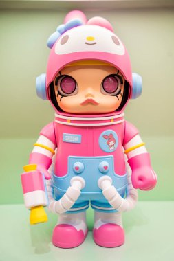 Bangkok, Tayland - 4 Eylül 2025: Mega Space Molly% 400 Sanrio My Melody sanat oyuncağım Popmart Store 'da sergileniyor.