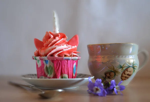 Läckra färgglada cupcakes-enhörningar med ost grädde för barn — Stockfoto