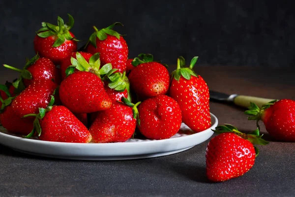 Fresh Juicy Strawberries Plate Dark Rustic Background Proper Nutrition Organic — Stock Photo, Image