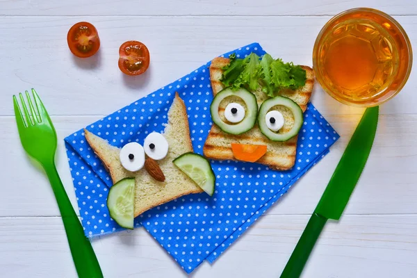 Bebek komik tost - çocuklar için kahvaltı.