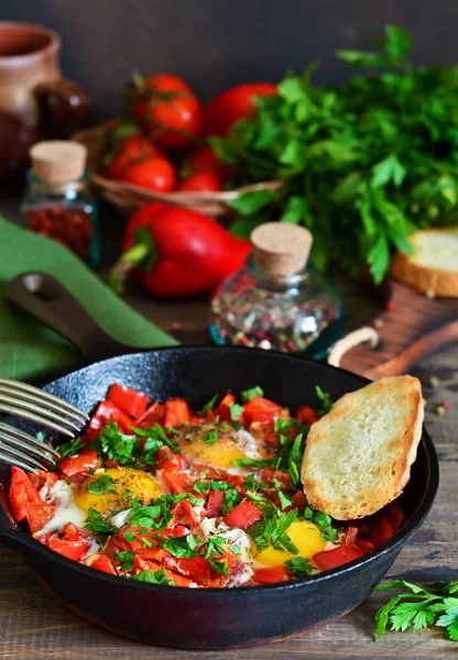 Shakshuka Een Traditioneel Ontbijt Van Israëlische Keuken Eieren Gebakken Tomatensaus — Stockfoto