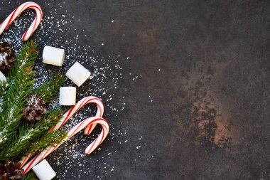 Metin için yer ile yeni yıl tebrik kartı. Yukarıdan görüntüleyin. Mutlu yeni yıl ve mutlu Noeller.