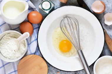 Pasta ile armut için malzemeler. Tatlı hamur işleri yapma süreci. Pişirme için malzemeler.