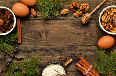 Noel kartı ile dekorasyon ahşap arka plan üzerinde. Pişirme, pişirme işlemi Noel.