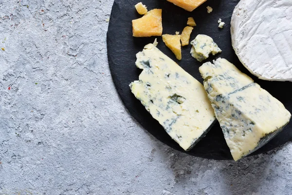 Jogo Queijos Brie Queijo Azul Parmesão Camembert Conselho Ardósia Prato — Fotografia de Stock