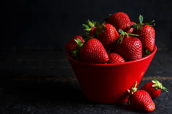 Fresh Juicy Red Strawberries Plate Black Background — Stock Photo, Image