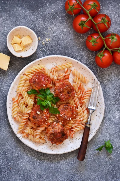 Italian pasta with meat balls, tomato sauce and parmesan — Stock Photo, Image