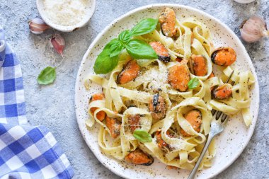 Midye ve krema soslu Tagliatella makarna 