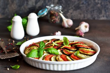 Ratatouille - Fransız mutfağının geleneksel bir sebze yemeği. Ra