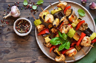 Izgara tavuk fileto ve sebze. Tavuk Barbekü