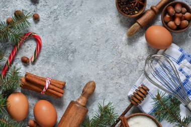 Noel pişirme için Malzemeler: un, yumurta, şeker, fındık