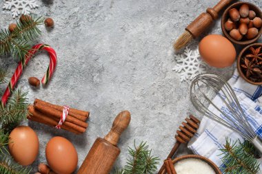 Noel pişirme için Malzemeler: un, yumurta, şeker, fındık