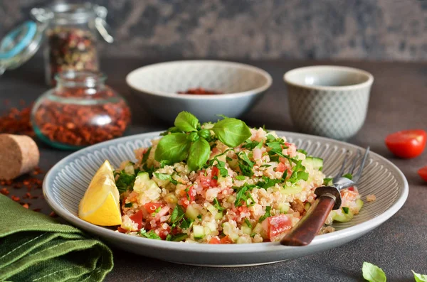Tabule - sebze, maydanoz ile geleneksel bir oryantal salata