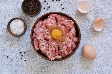 Baharatlı ve yumurtalı kıyma. 