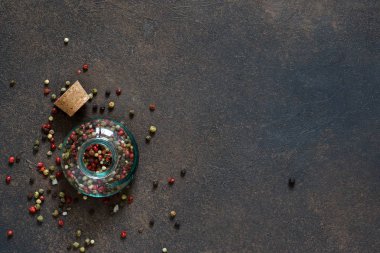 Kırmızı, siyah ve beyaz biber karışımı.. 