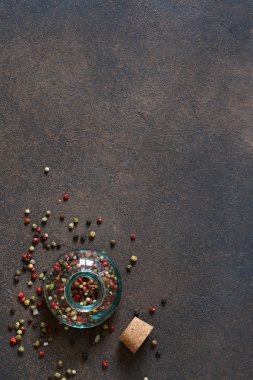 Kırmızı, siyah ve beyaz biber karışımı.. 