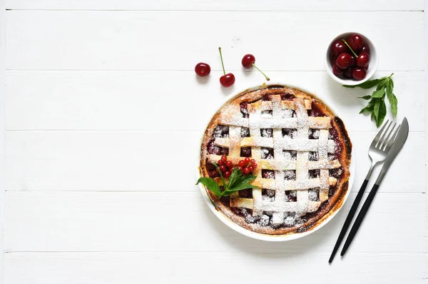 Torta Cereja Fundo Madeira Branco Com Lugar Para Texto Tart — Fotografia de Stock